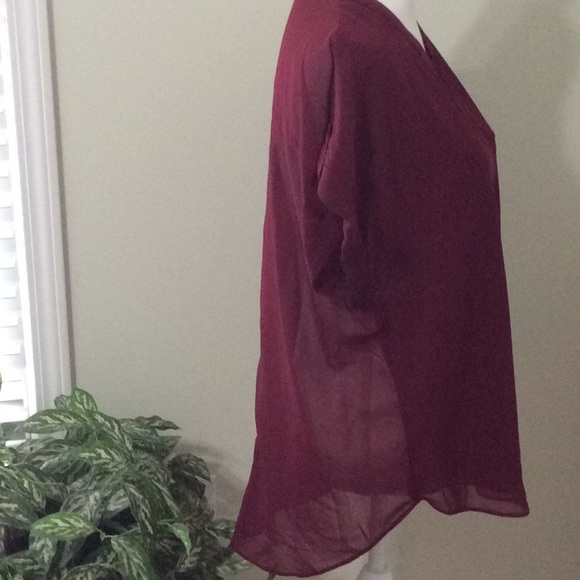 ❤️ “C” EUCsheer burgundy cap sleeve blouse. - Picture 3 of 8